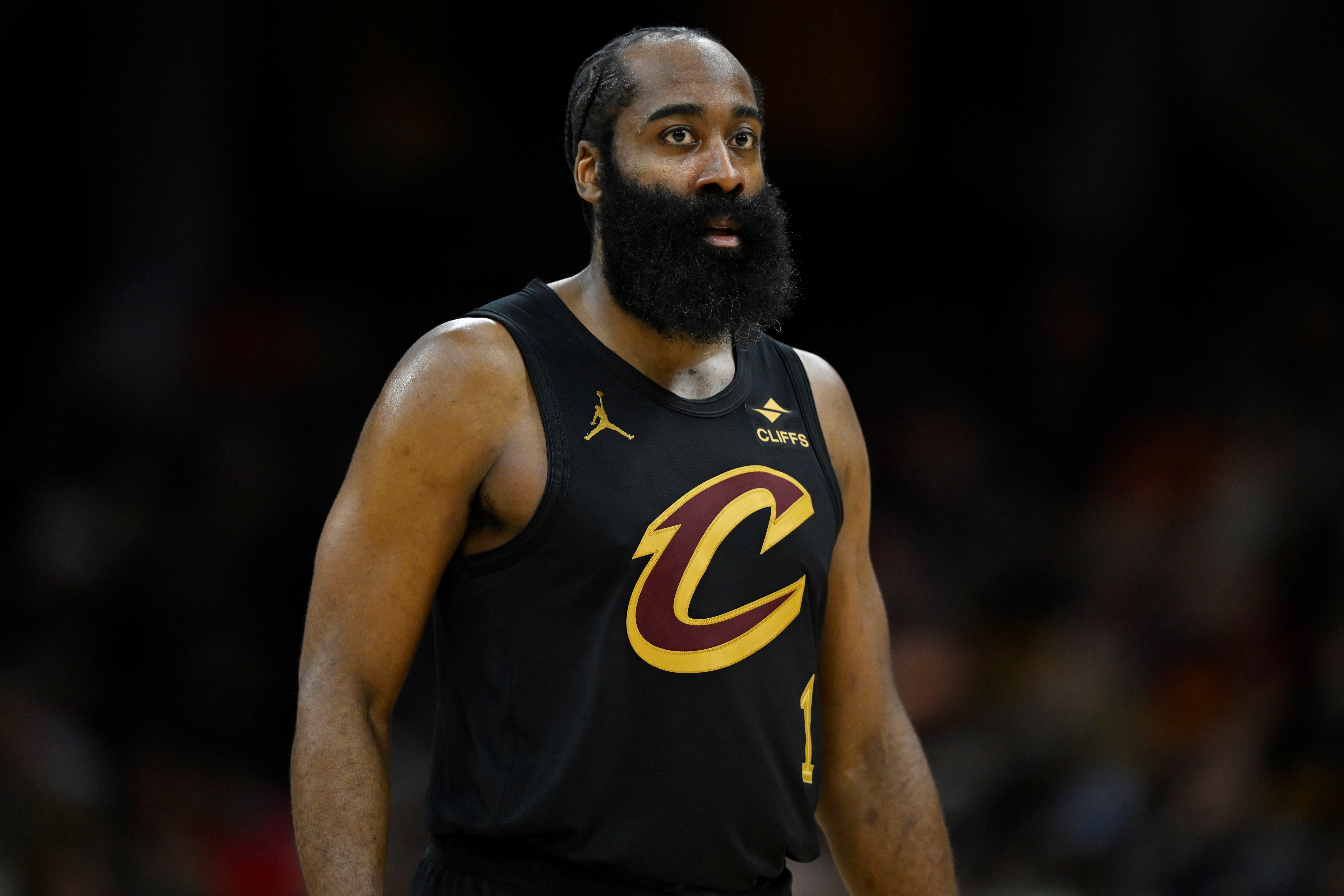 九游体育-哈登半场出战17分钟 6中1&amp;三分3中0拿到2分4板4助1断 出现4失误